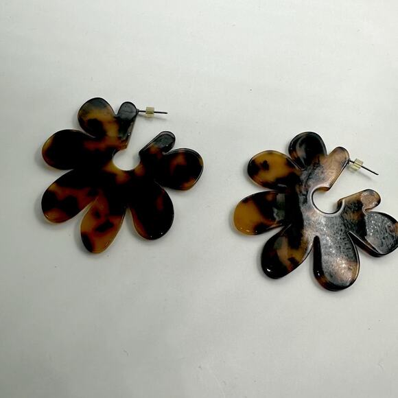 Tortoise Earrings Brown Set of 2 Pierced Statement Costume Jewelry Retro - Picture 3 of 8